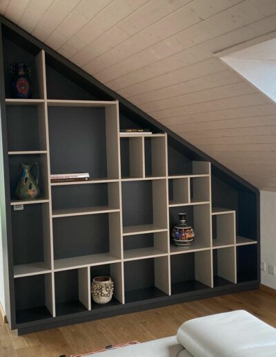 Bibliothèque sous pente sur mesure