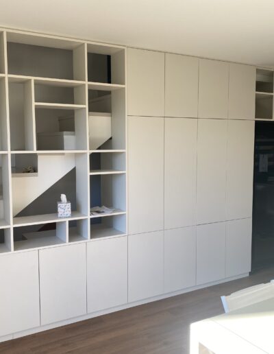 Bibliothèque sur mesure avec cave à vin